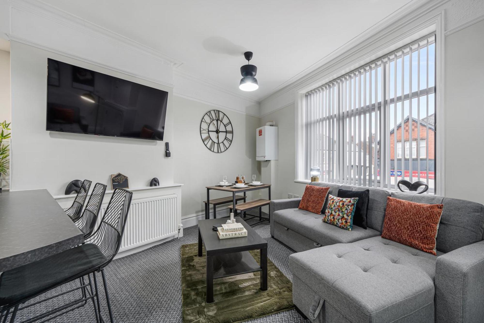 Anfield Cosy Stays - Air Host & Stay - Sleeps 14 Liverpool Eksteriør billede