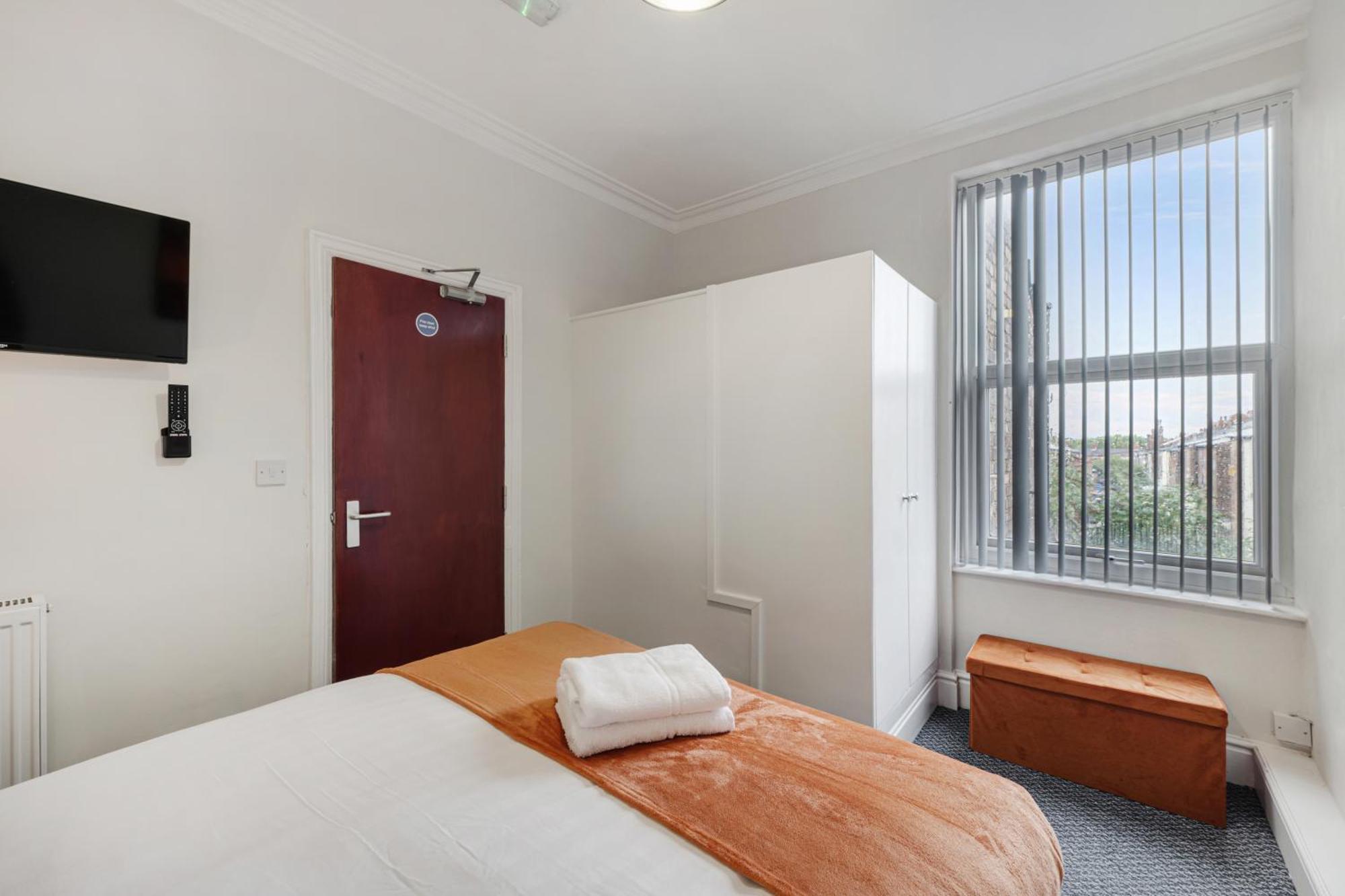 Anfield Cosy Stays - Air Host & Stay - Sleeps 14 Liverpool Eksteriør billede