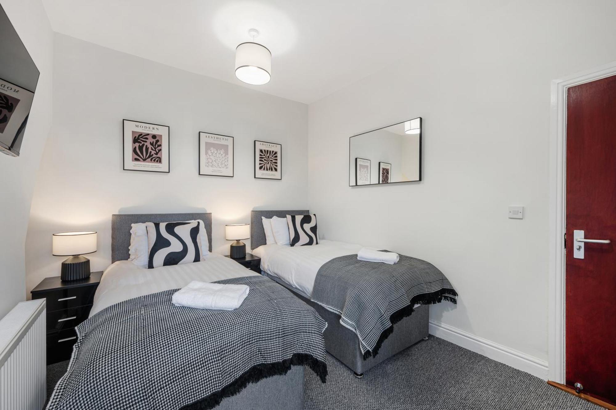 Anfield Cosy Stays - Air Host & Stay - Sleeps 14 Liverpool Eksteriør billede