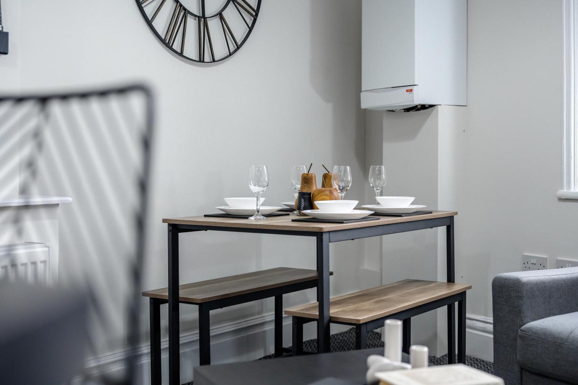 Anfield Cosy Stays - Air Host & Stay - Sleeps 14 Liverpool Eksteriør billede