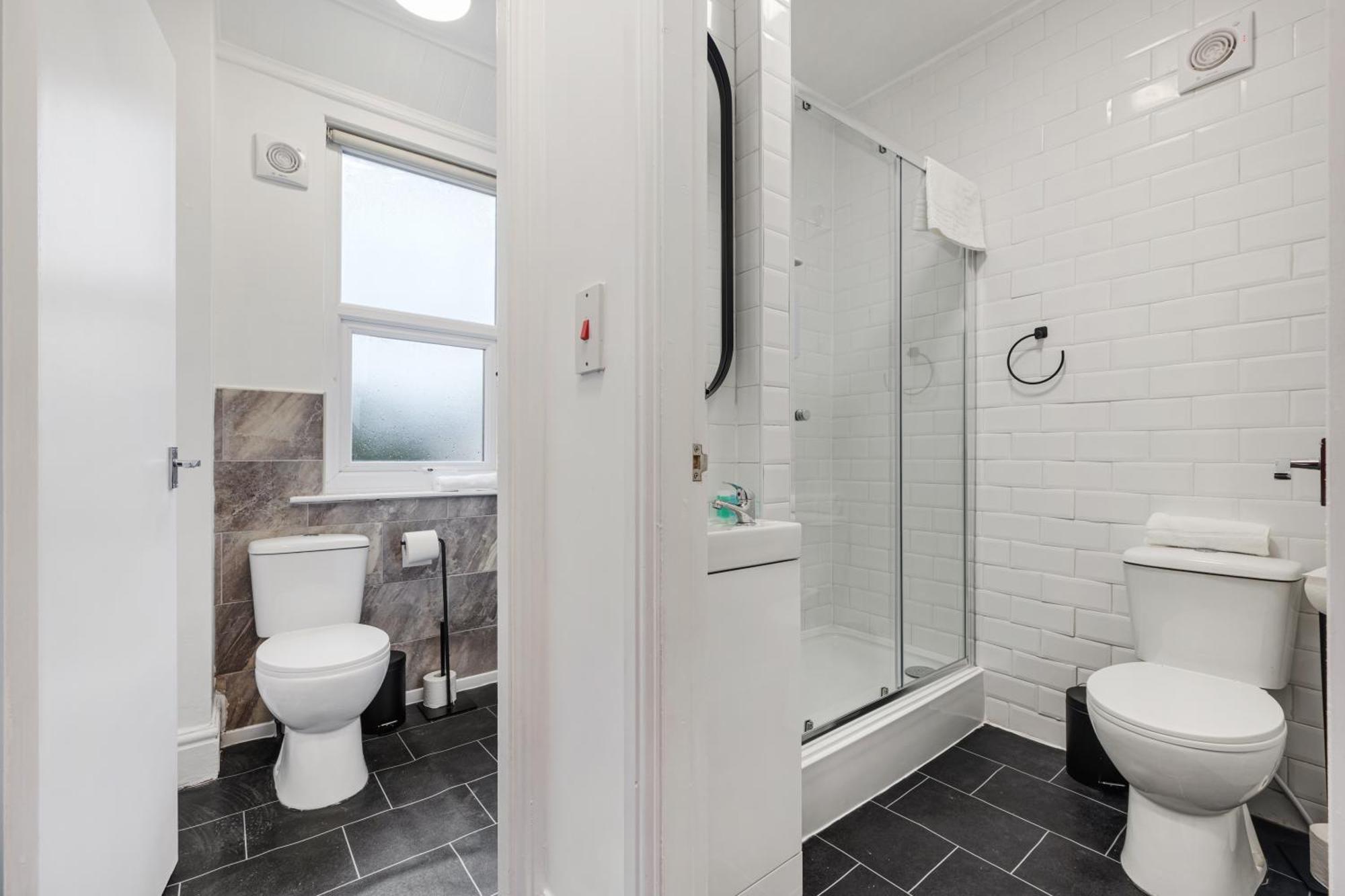 Anfield Cosy Stays - Air Host & Stay - Sleeps 14 Liverpool Eksteriør billede