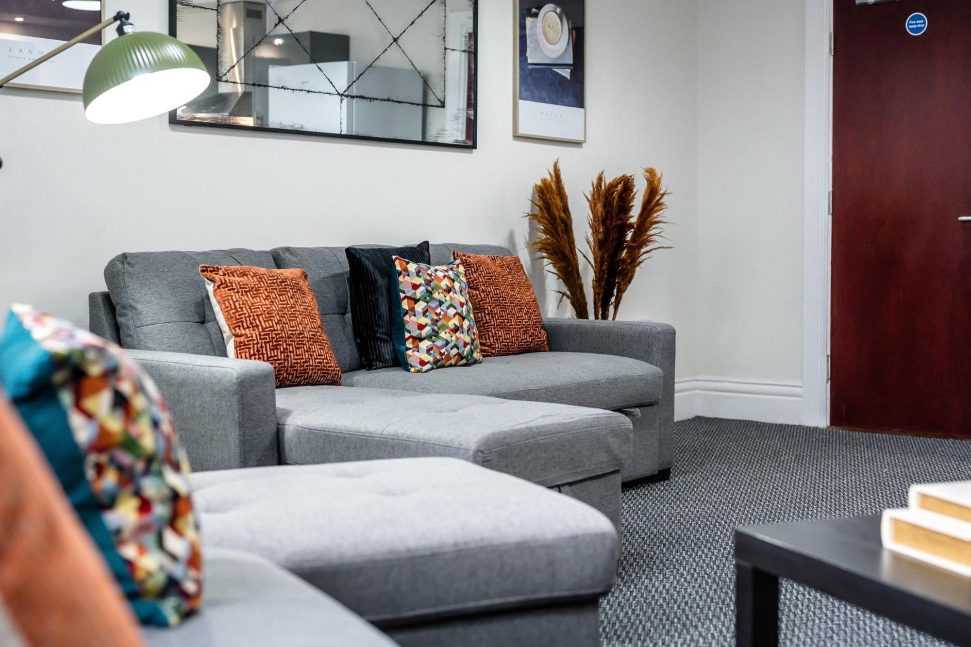 Anfield Cosy Stays - Air Host & Stay - Sleeps 14 Liverpool Eksteriør billede