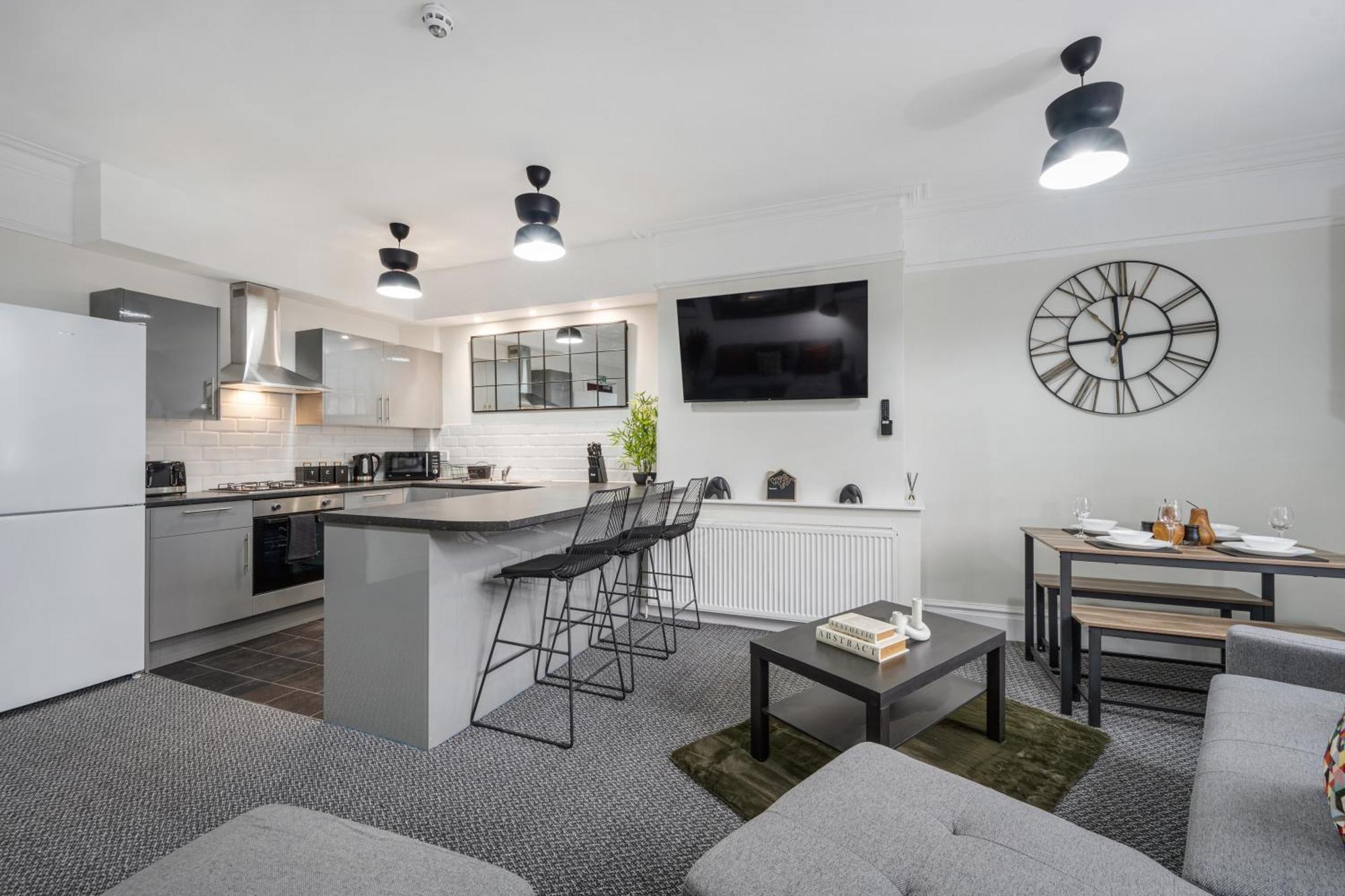 Anfield Cosy Stays - Air Host & Stay - Sleeps 14 Liverpool Eksteriør billede