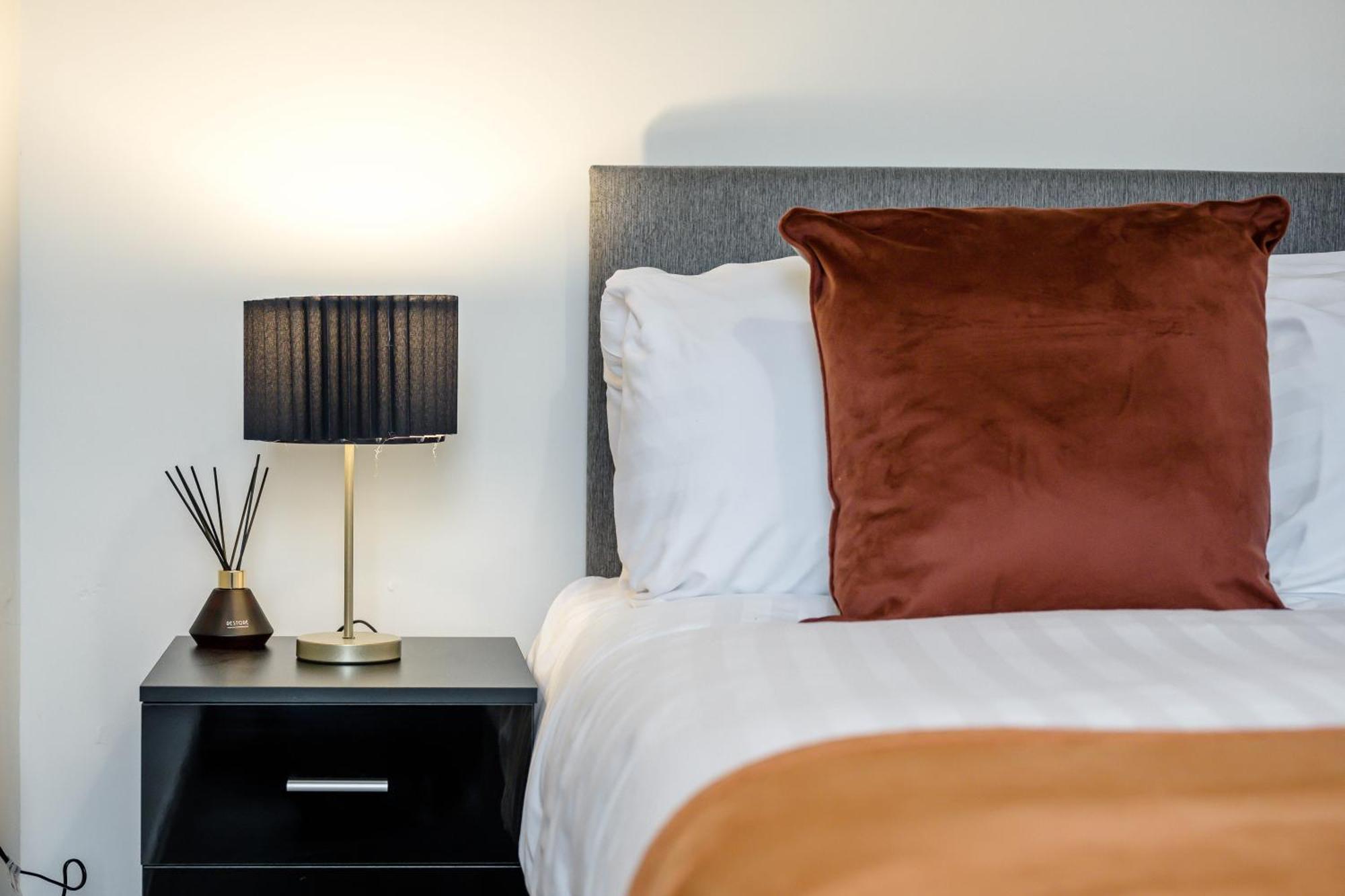 Anfield Cosy Stays - Air Host & Stay - Sleeps 14 Liverpool Eksteriør billede