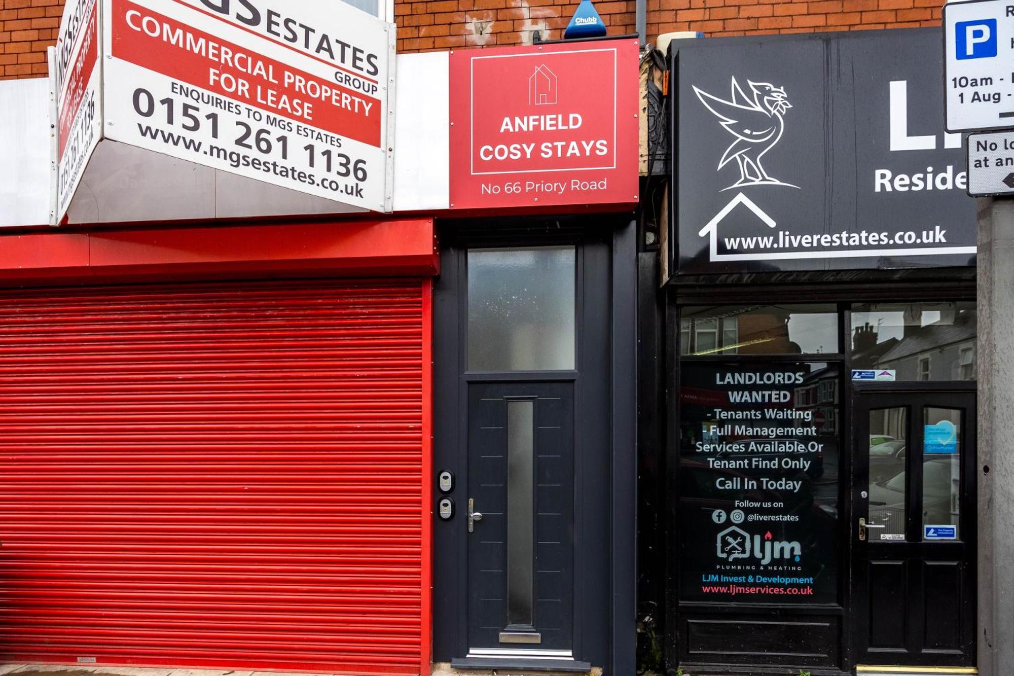 Anfield Cosy Stays - Air Host & Stay - Sleeps 14 Liverpool Eksteriør billede